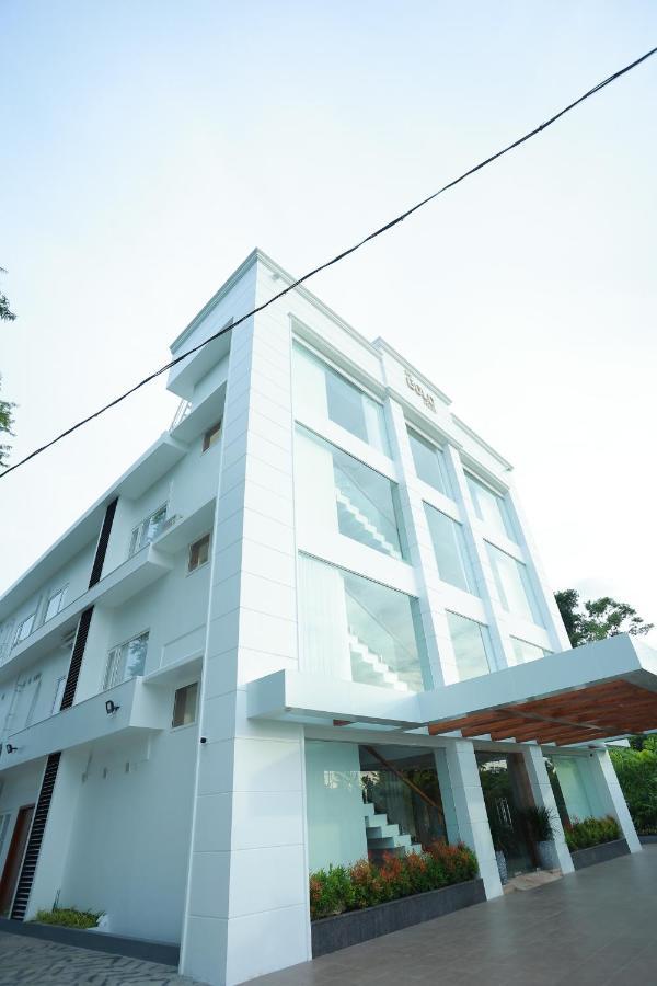 The Gold Hotel Palakkad Exterior photo