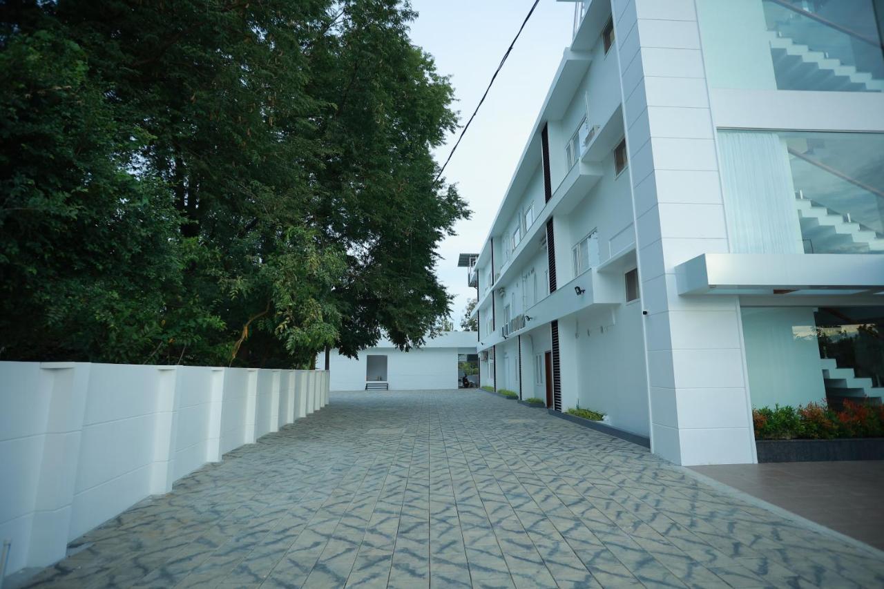 The Gold Hotel Palakkad Exterior photo