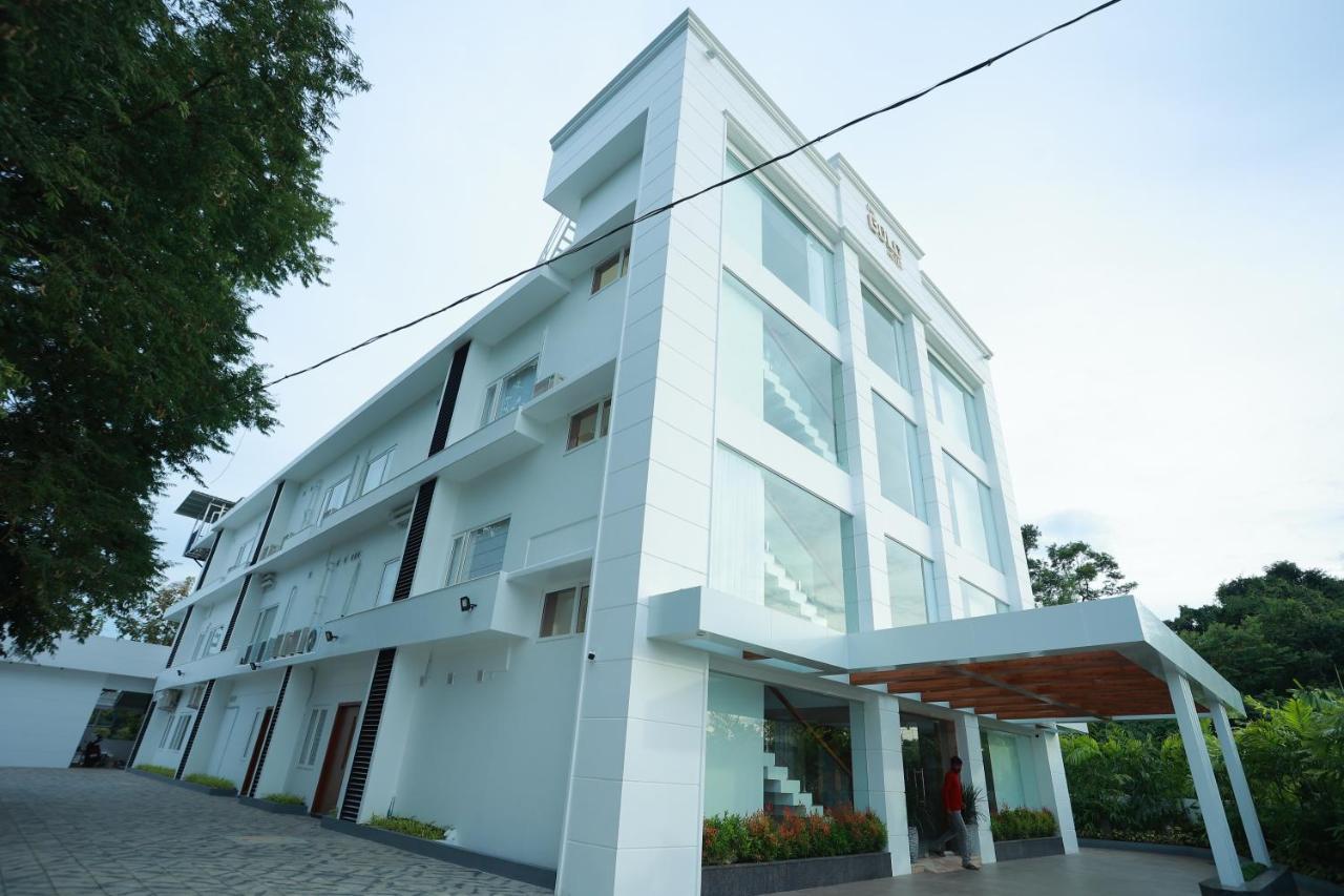 The Gold Hotel Palakkad Exterior photo